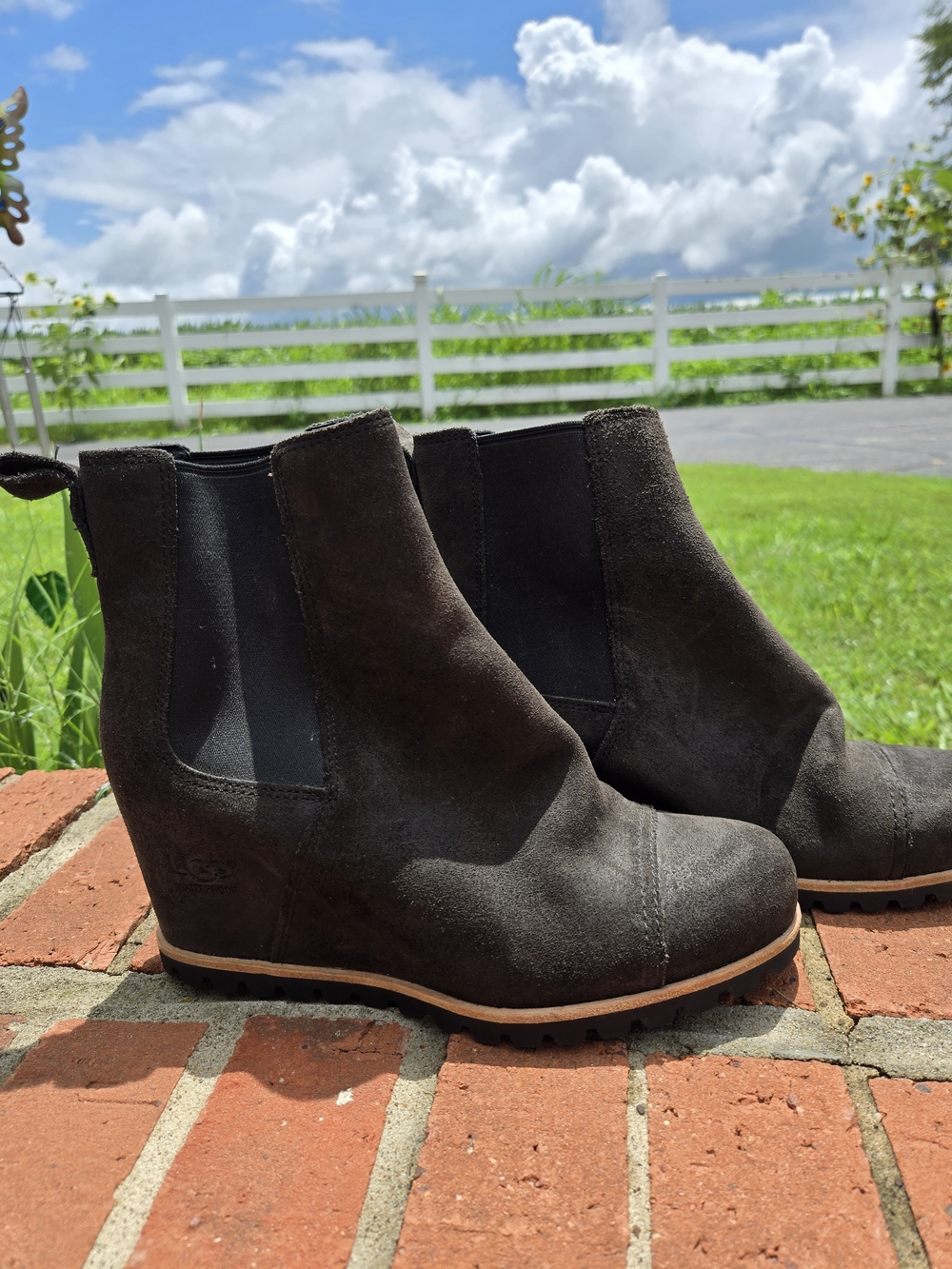 UGG Pax Waterproof Charcoal Gray Hidden Wedge Booties Womens 7.5 Black